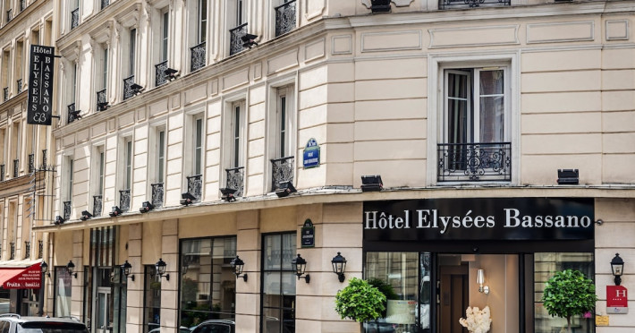 elysees-bassano-hotelformely-bw-hotel-elysees-bassa-85357155ca8f1187.jpeg