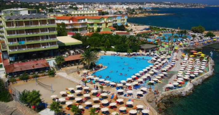 eri-beach-village-554e2e65aa3e1738.jpeg
