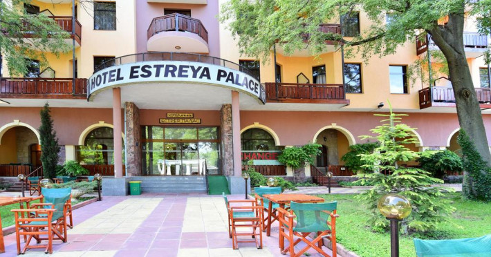 Estreya Palace & Residence