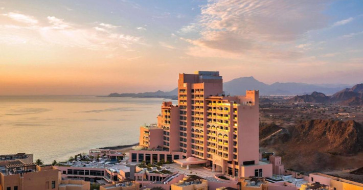 fairmont-fujairah-beach-resort-ce42eebf38460d1a.jpeg