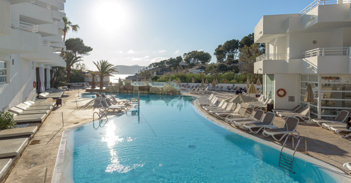 fergus-style-cala-blanca-suites-21ce9e50a8f294a4.jpeg