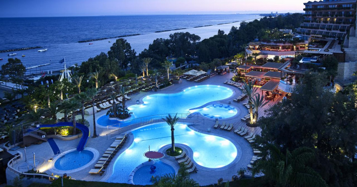 four-seasons-hotel-532fdf469eb63692.jpeg