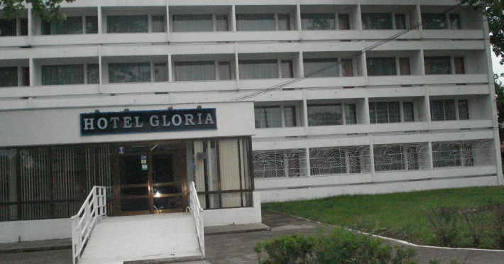 gloria-15d5ba692517fb9d.jpeg