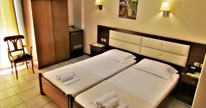 gold-stern-hotel-b2bd30aaabeabaa4.jpeg