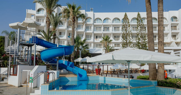 golden-coast-beach-hotel-dff4a84c41e09a61.jpeg