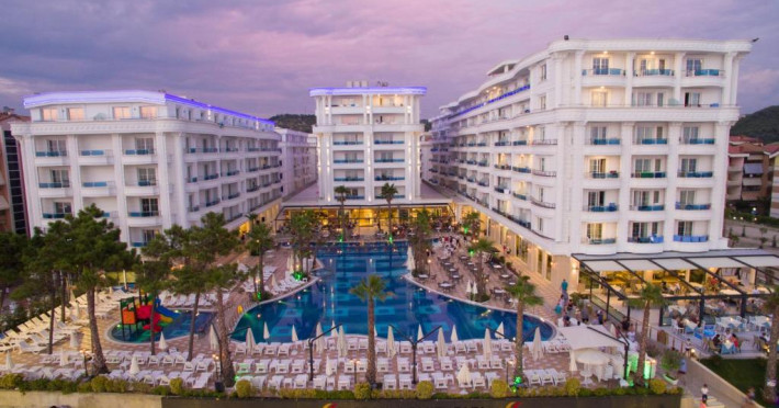 grand-blue-fafa-resort-spa-1c527995e89683c9.jpeg