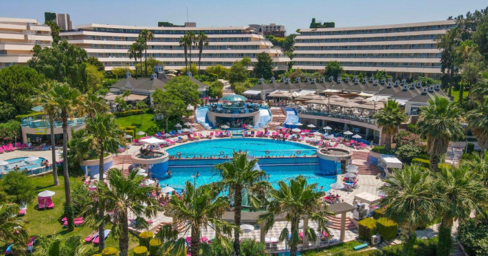 grand-blue-sky-hotel-d6ee136f05f0f36d.jpeg
