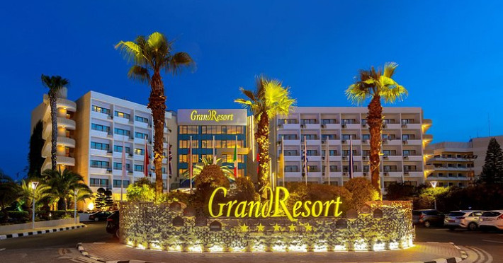 grand-resort-a878d30f41cb3ae0.jpeg