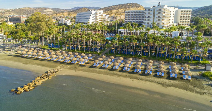 grand-resort-beach-91c7c02ec2c1c04c.jpeg
