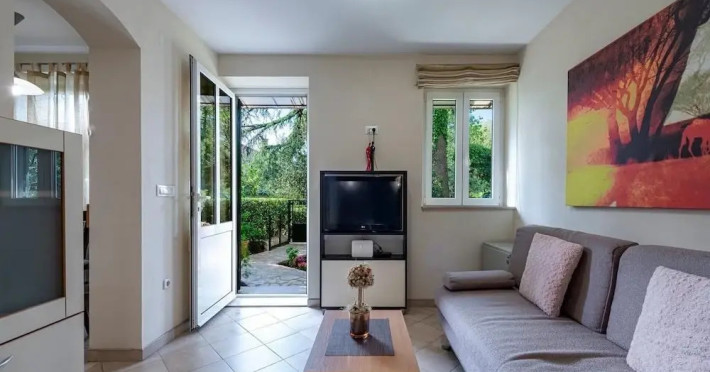 green-terrace-apartment-i-426368927bc4b355.jpeg