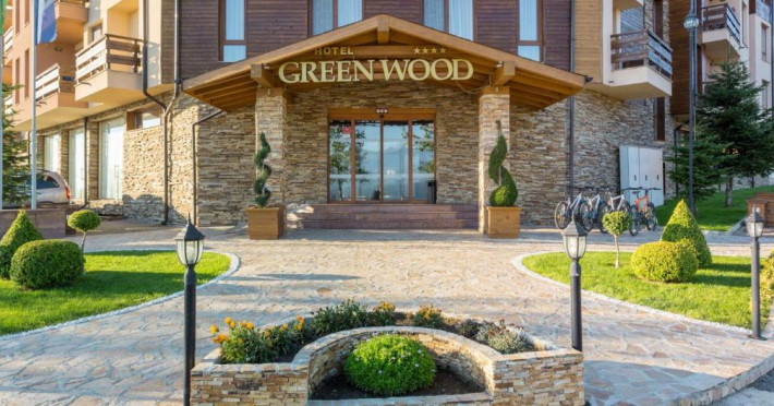 green-wood-hotel-953fb04e14bc838f.jpeg