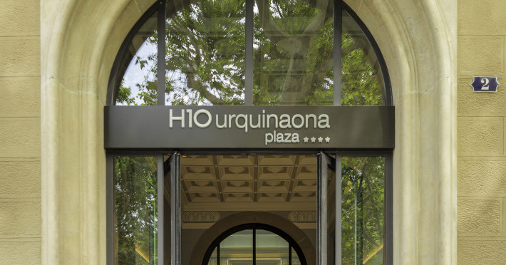 h10-urquinaona-plaza-bd7af808b34ae3bd.jpeg