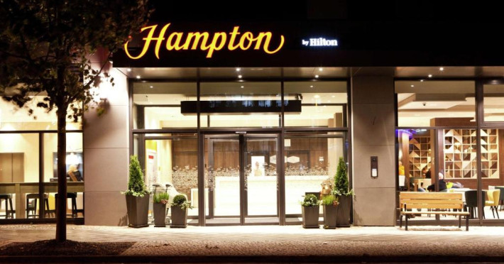 hampton-by-hilton-berlin-city-east-side-gallery-767c1cbfe2d5935e.jpeg