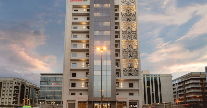 hampton-by-hilton-dubai-al-barsha-55253902e1ce565d.jpeg