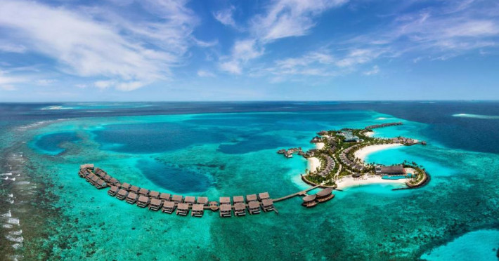 hilton-maldives-amingiri-resort-spa-b9ab0a56a123b32d.jpeg