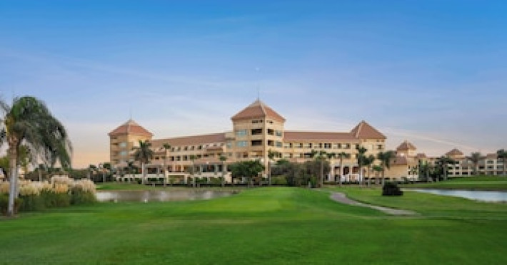 hilton-pyramids-golf-d7f9dc21adb309a8.jpeg