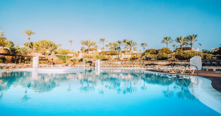 hl-club-playa-blanca-a63bf8c5418be2b1.jpeg