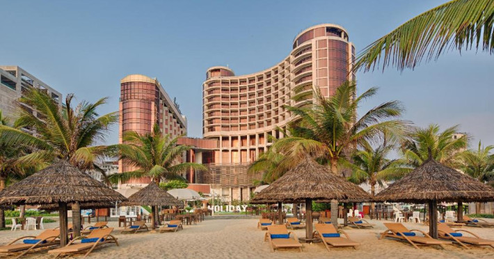 holiday-beach-hotel-danang-2db49c9b8ef3332b.jpeg