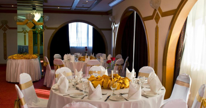 holiday-inn-abu-dhabi-downtown-e156e9cad71b0be1.jpeg