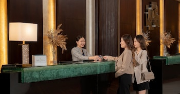 holiday-inn-bangkok-silom-by-ihg-b6e149536270ebe4.jpeg