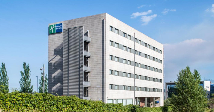 holiday-inn-express-barcelona-sant-cugat-3c24b7658ceab515.jpeg