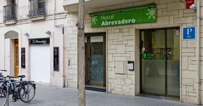 hostal-bedmates-aparmentos-b17dd7a06e07e357.jpeg
