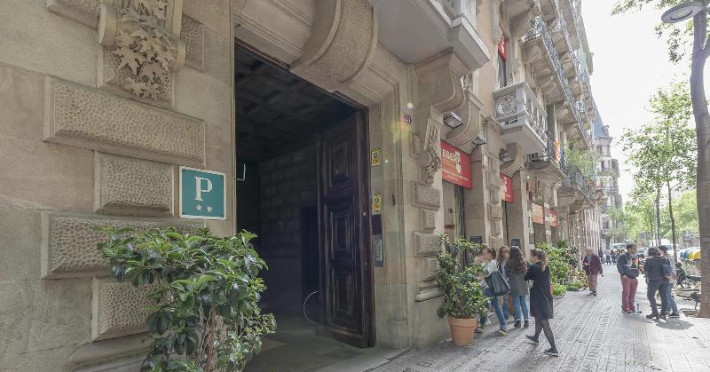hostal-girona-250063a5b7400613.jpeg