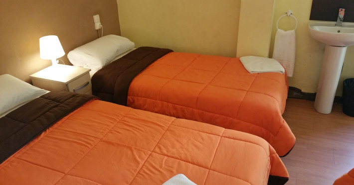 hostal-mimi-las-ramblas-3f76aae975b77c7e.jpeg