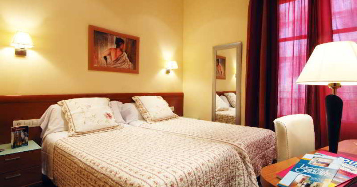 hostal-orleans-barcelona-00eae01dcd13f055.jpeg