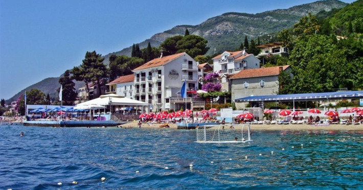 hotel-azzurro-3a0599e6e0cd76cb.jpeg