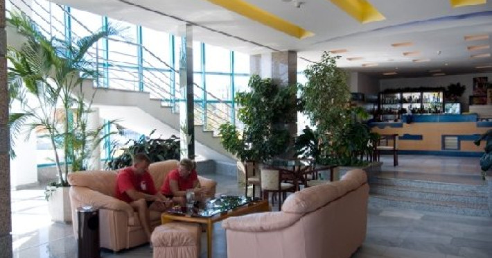 hotel-beach-d9df76e3813e1958.jpeg