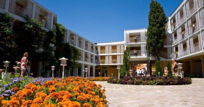 hotel-beach-fd55348c4392092f.jpeg