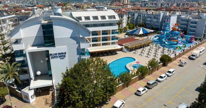 BLUE WAVE SUITE HOTEL