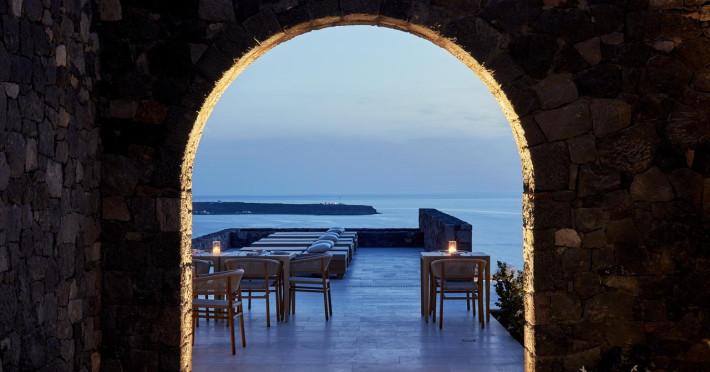 hotel-canaves-oia-epitome-small-luxury-hotels-of-the-world-17f2085ba1f07395.jpeg