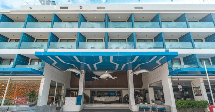 hotel-clover-patong-phuket-formerly-surf-hotel-patong-807ee4a199eee55d.jpeg