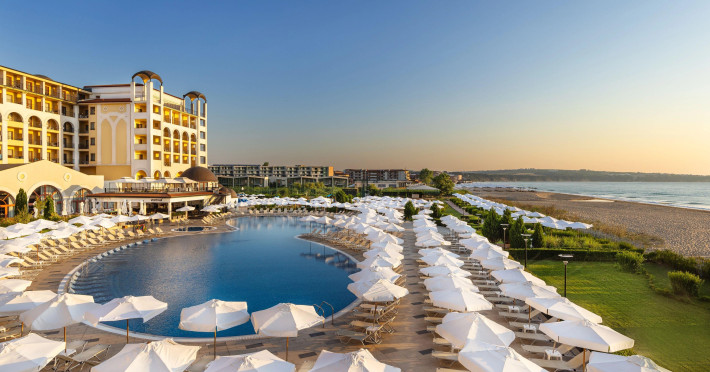 hotel-cu-piscina-ba76afa73fc166ee.jpeg