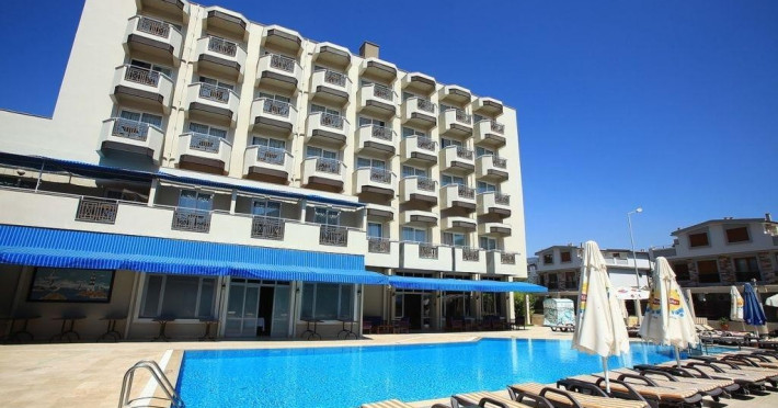 hotel-cu-piscina-cabf8ce4fbda940c.jpeg