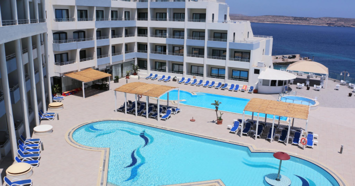 hotel-cu-piscina-def7306f4c3ab550.png