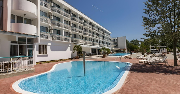 hotel-cu-piscina-ecf9ff1245f26a15.jpeg