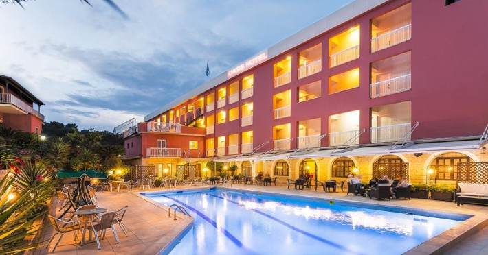 hotel-e20c88159c5e39a8.jpeg
