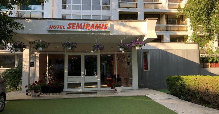 hotel-e7619d296cfa931c.jpeg