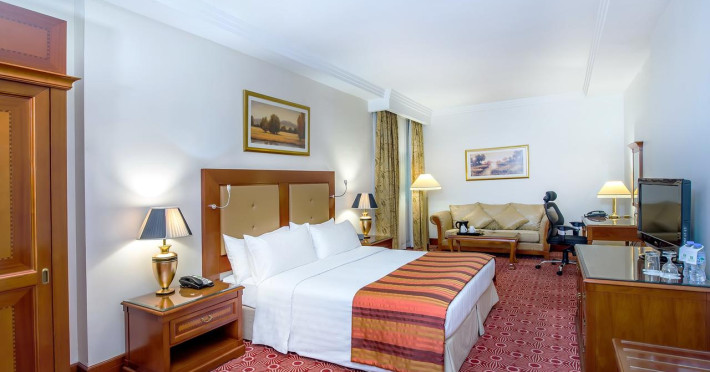 hotel-holiday-inn-bur-dubai-embassy-district-859c751cb8c3ca24.jpeg