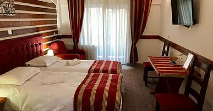 hotel-humorului-getilor-arinis-95ecbc4002bb5922.jpeg