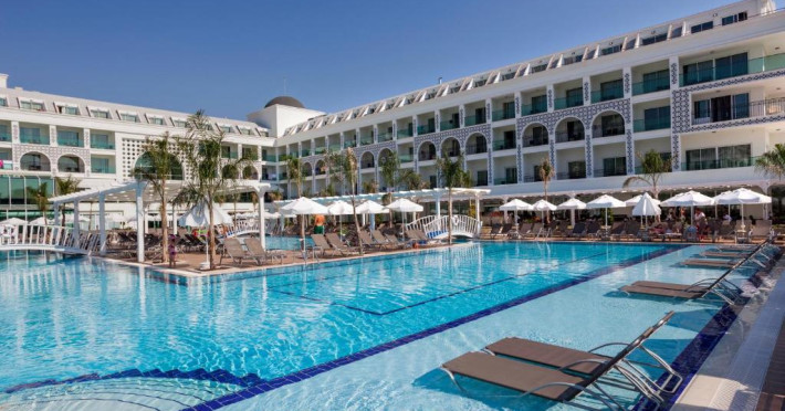 Hotel Karmir Resort & Spa