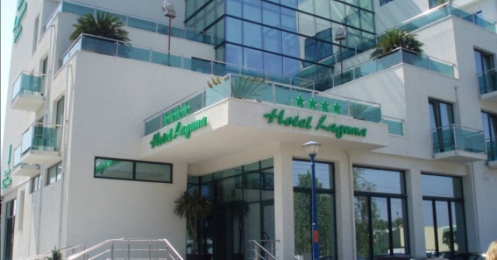 hotel-laguna-6179b48faf0a6f82.jpeg