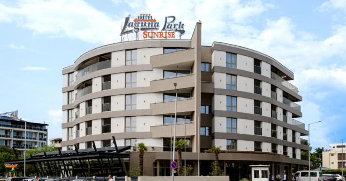 hotel-laguna-park-sunrise-d923ae03f35bf30b.jpeg