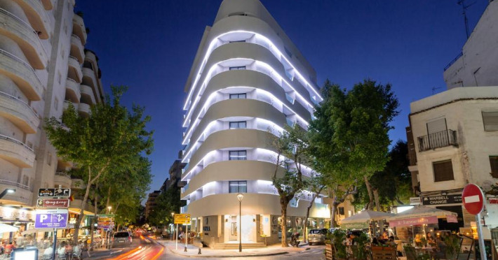 hotel-lima-adults-recommended-4492fc22c9d15bff.jpeg