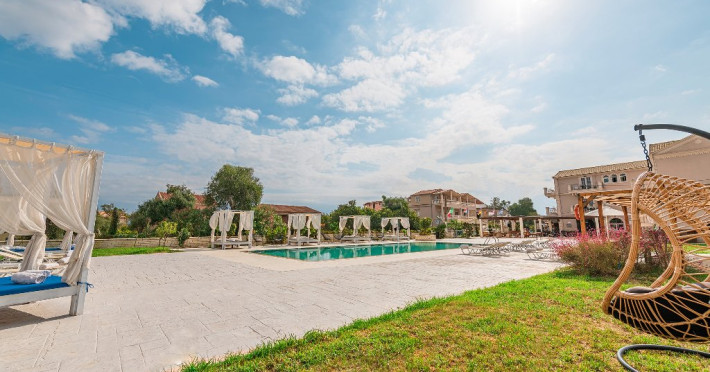 hotel-mare-boutique-resort-suites-d077556fca1e239a.jpeg