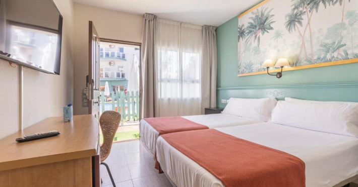 hotel-moon-dreams-fuengirola-152879de462b0fb3.jpeg