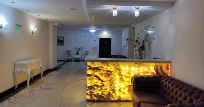 hotel-moonlight-path-2819ca272d2d4c28.jpeg